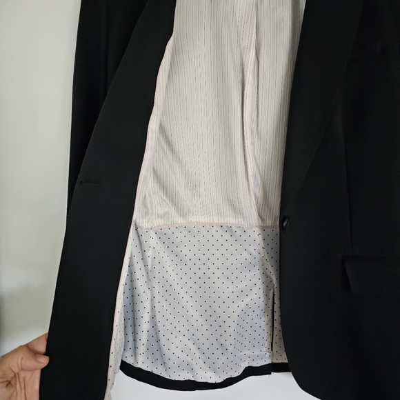 H & M Black Blazer - Picture 4 of 6